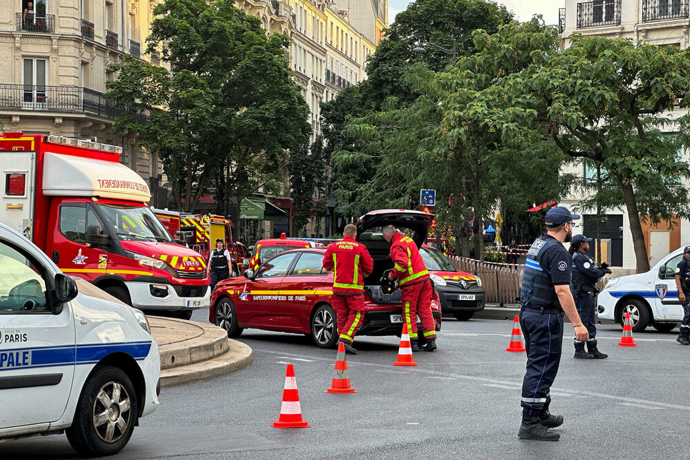 <p>Vozač je pobjegao, ali je uhapšen putnik, prenio je Frans pres i dodao da je taj putnik bio pozitivan na testu na alkohol i narkotike</p>