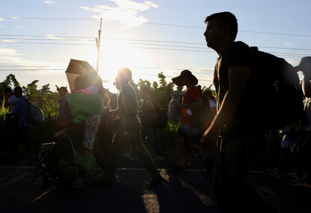 <p>Migranti koji pokušavaju da prođu kroz Meksiko posljednjih godina organizuju se u velike grupe kako bi pokušali da smanje rizik od napada razbojnika ili da ih meksička imigraciona policija zaustavi dok putuju. Međutim ove grupe se uglavnom raziđu već u južnom Meksiku</p>