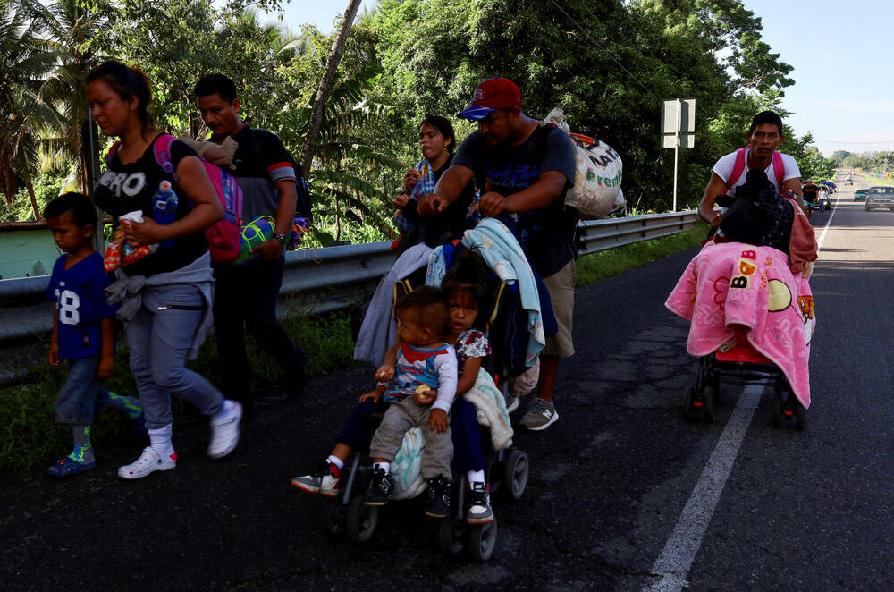 <p>Migranti koji pokušavaju da prođu kroz Meksiko posljednjih godina organizuju se u velike grupe kako bi pokušali da smanje rizik od napada razbojnika ili da ih meksička imigraciona policija zaustavi dok putuju. Međutim ove grupe se uglavnom raziđu već u južnom Meksiku</p>