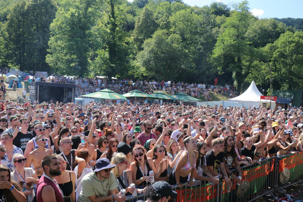 <p>Završeno deseto izdanje festivala na Tjentištu koje će mnogi pamtiti po sjajnom nastupu hrvatskog repera</p>