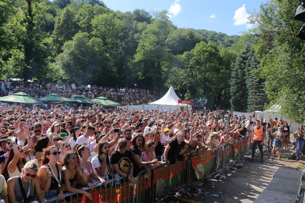 <p>Završeno deseto izdanje festivala na Tjentištu koje će mnogi pamtiti po sjajnom nastupu hrvatskog repera</p>