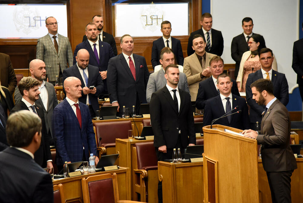 <p>Rekonstruisana Vlada ima premijera, 25 ministarstva i sedam potpredsjednika, od kojih je pet samo na mjestu potpredsjednika, a dva pokrivaju i mjesto potpredsjednika i ministra</p>