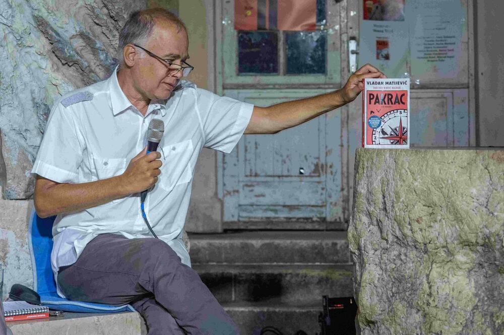 Vladan Matijević na Trgu pjesnika, Foto: Grad teatar