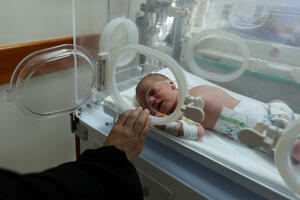 Beba rođena nakon smrti majke u Gazi