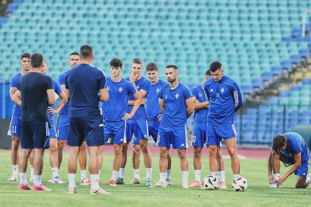 Budućnost želi da sve rješava na svom terenu: Sa jučerašnjeg treninga na stadionu "Vasil Levski", Foto: FK Budućnost/Rusmin Radič