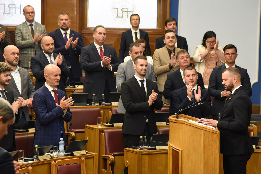 Glomazniji državni aparat, Foto: Luka Zekovic