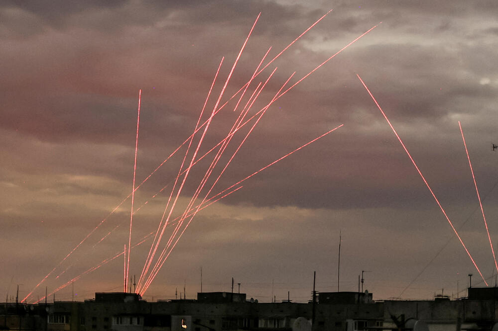 Ukrajinska odbrana pokušava da obori ruske dronove u Hersonu, Foto: Rojters