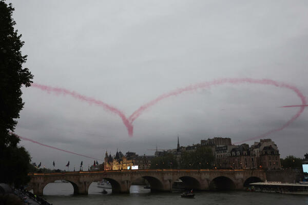 Kiša u Parizu - "romantično" otvaranje Olimpijskih igara na Seni,...