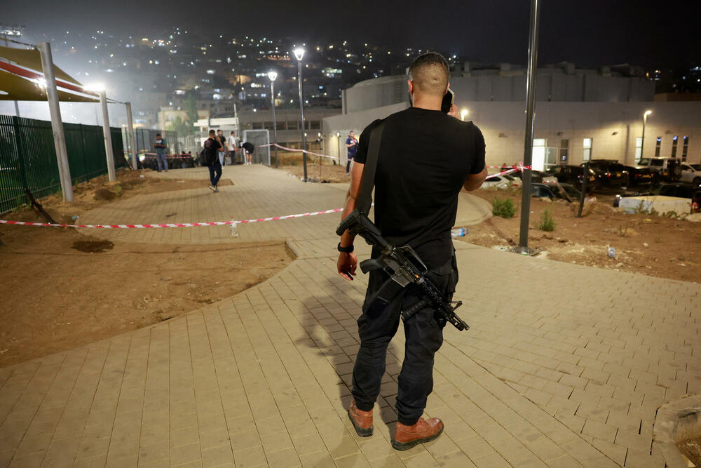 <p>Portparol izraelske vojske Danijel Hagari je kazao da je Hezbolah ispalio raketu na djecu koja su igrala fudbal na sjeveru Izraela, a da je zatim lagao i tvrdio da nije izvršio napad. Glavni portparol Hezbolaha Mohamed Afif rekao je za AP da ta grupa "kategorički poriče da je izvršila napad na Madždal Šams".</p>