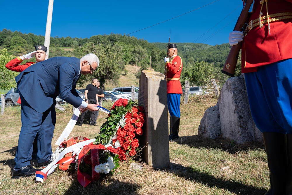 <p>Mandić je kazao da kulturom sjećanja stvaramo čvrst temelj na kojem ćemo graditi bolju i sigurniju budućnost Crne Gore</p>