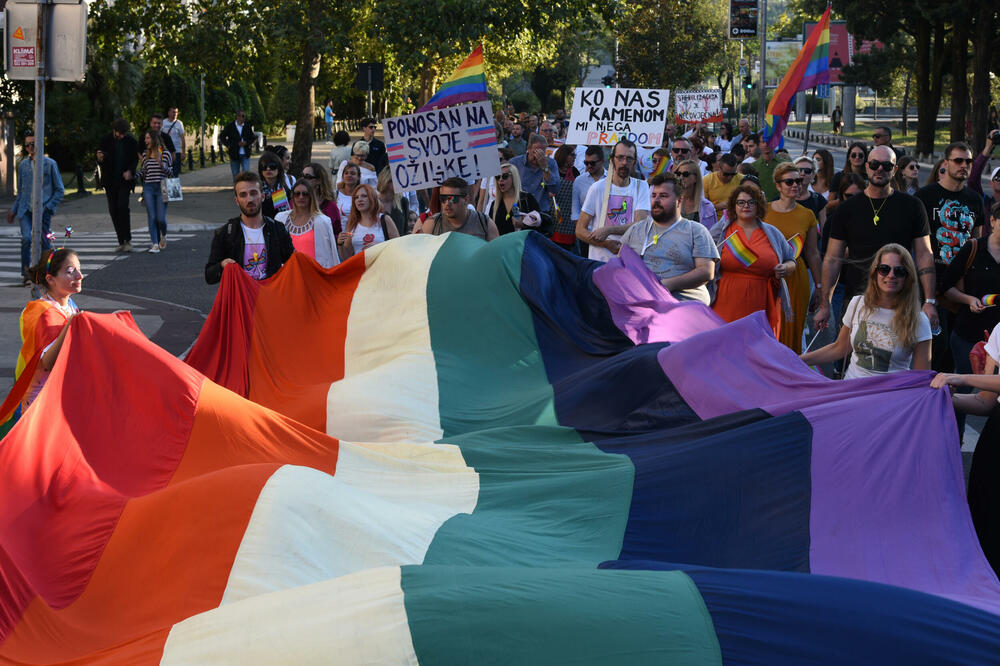 Zbog neažurnosti državnog sistema, LGBTI osobe obraćaju se NVO, Foto: Boris Pejović