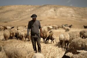 Izraelci koji se sa Palestincima suprotstavljaju nasilnim...