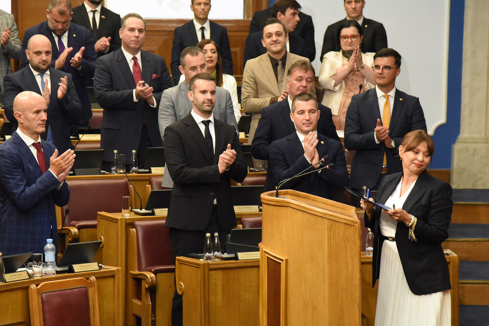 Sa sjednice na kojoj je izglasana rekonstrukcija Vlade, Foto: Luka Zekovic