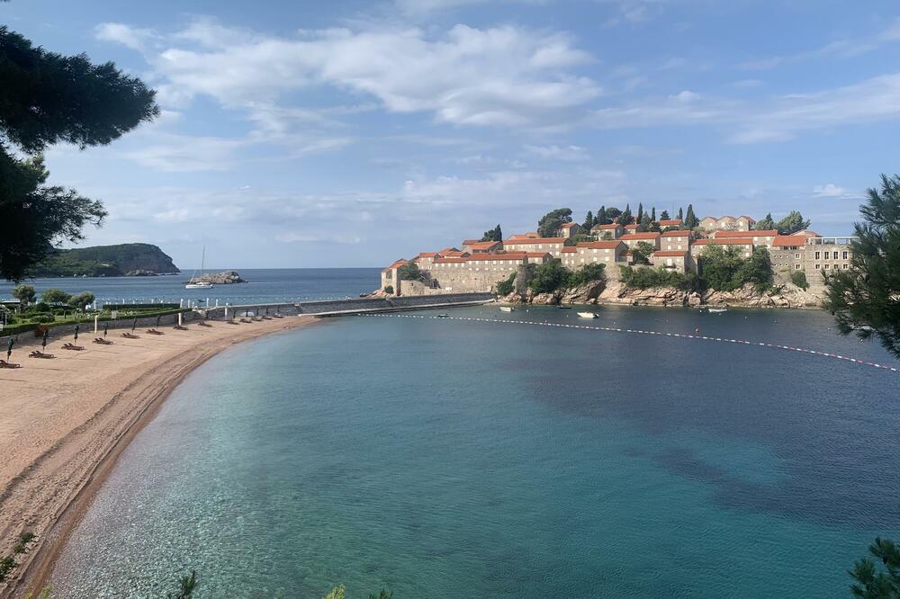 Već četvrto ljeto zatvoren: Sveti Stefan, Foto: Vuk Lajović