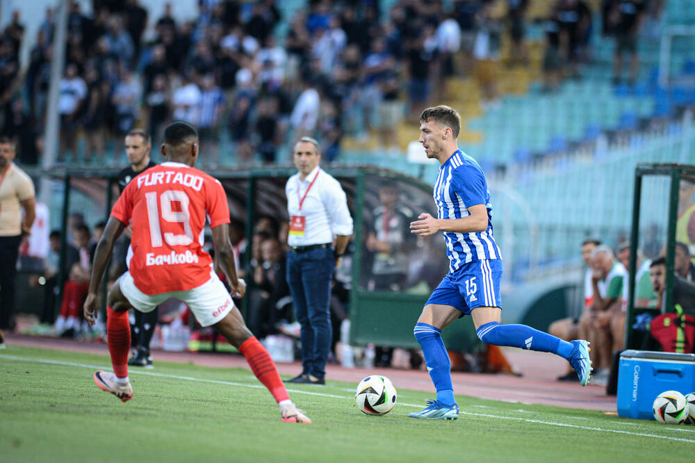 Sve za 3. kolo: Ivan Brnović i Ognjen Gašević tokom meča u Sofiji, Foto: FK Budućnosti/Rusmin Radič