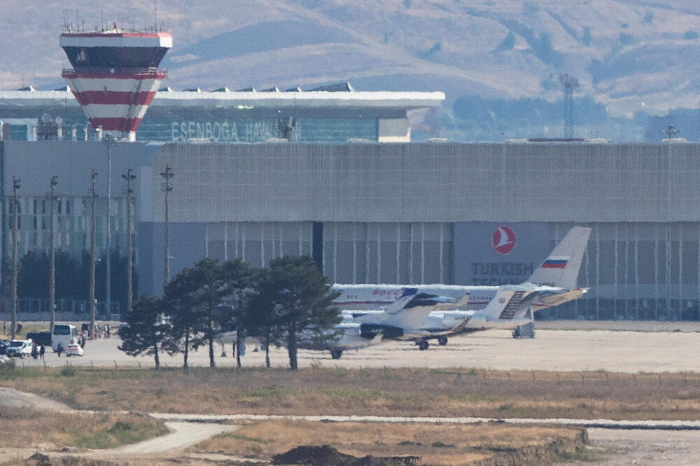 Ruski avion na aerodromu u Ankari, Foto: Reuters