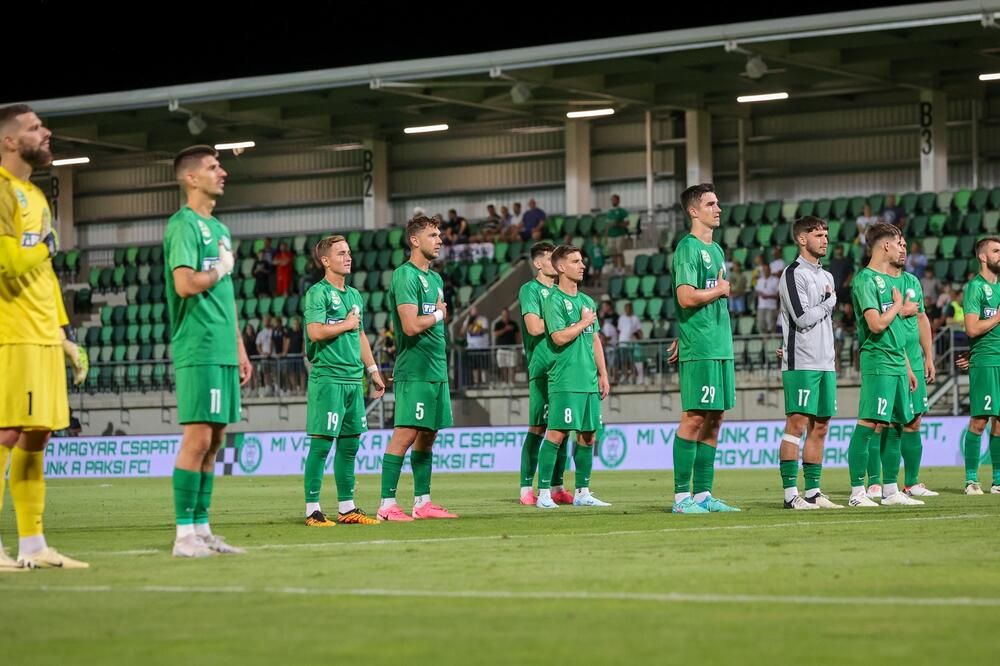 Fudbaleri Pakšija otpozdravljaju navijačima, Foto: Barbara Gabriella