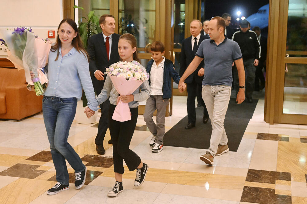 Porodica Dolcev dolazi na aerodrom Vnukovo, Foto: REUTERS