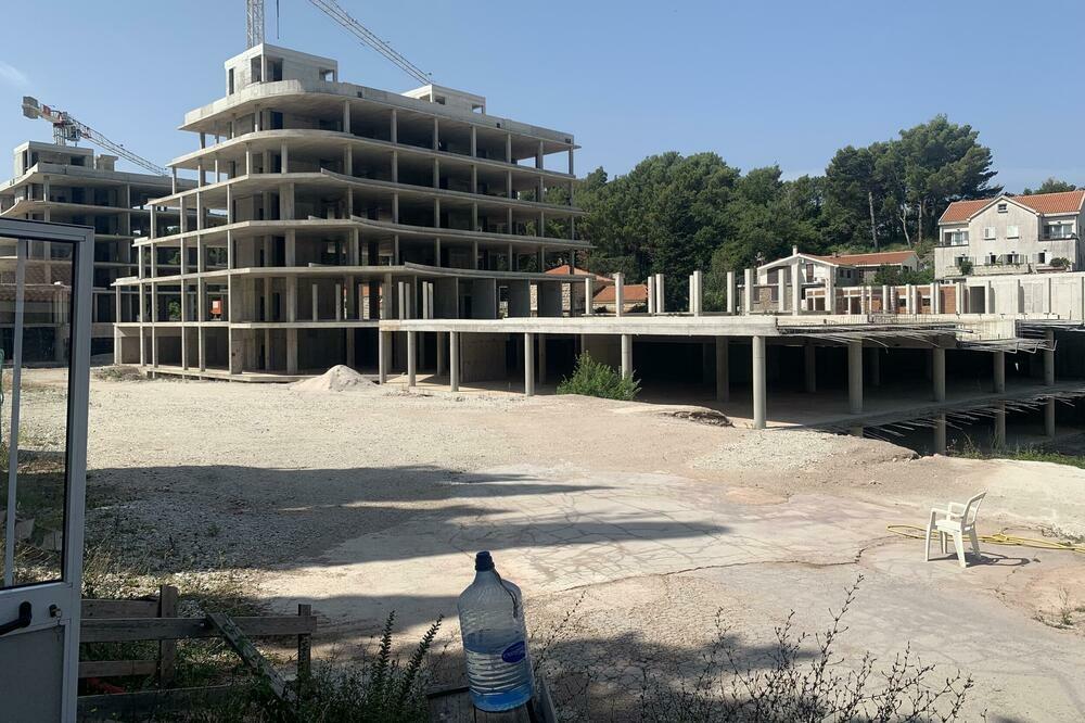 Hotel “Kraljičina plaža” u izgradnji (arhiva), Foto: Vuk Lajović