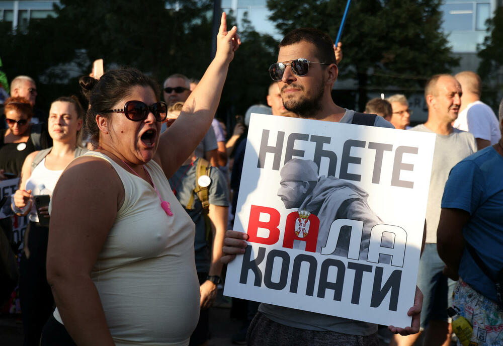 <p>Miting u centru Beograda uslijedio je poslije višenedjeljnih protesta u desetinama gradova širom Srbije protiv vladinog plana da dozvoli eksploataciju litijuma u ​​bujnoj poljoprivrednoj dolini na zapadu zemlje<br /> </p>