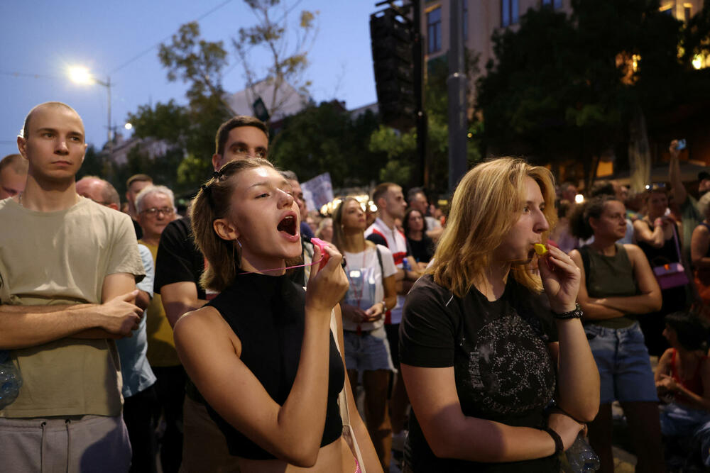 <p>Miting u centru Beograda uslijedio je poslije višenedjeljnih protesta u desetinama gradova širom Srbije protiv vladinog plana da dozvoli eksploataciju litijuma u ​​bujnoj poljoprivrednoj dolini na zapadu zemlje<br /> </p>