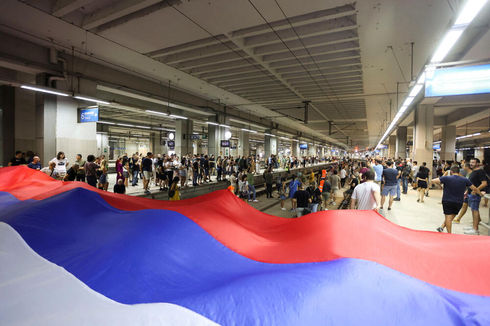 <p>Organizatori velikog protesta protiv iskopavanja litijuma ranije su najavili da će ove dvije željezničke stanice biti blokirane, a u prekidu je i saobraćaj na mostu Gazela</p>