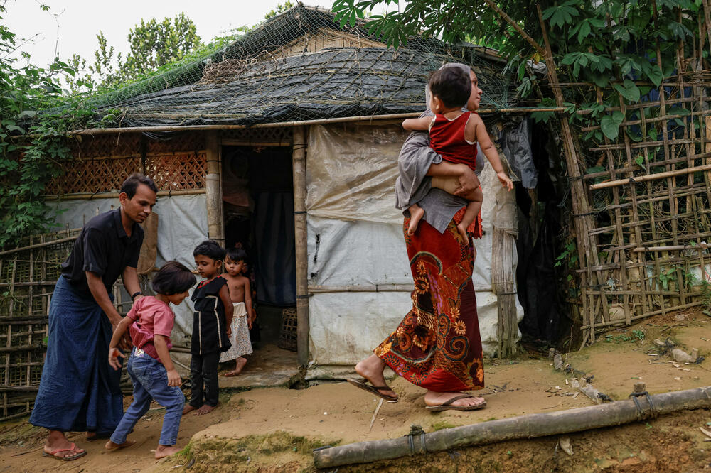 Porodica izbjeglica iz Mjanmara koji su pobjegli u Bangladeš, Foto: REUTERS