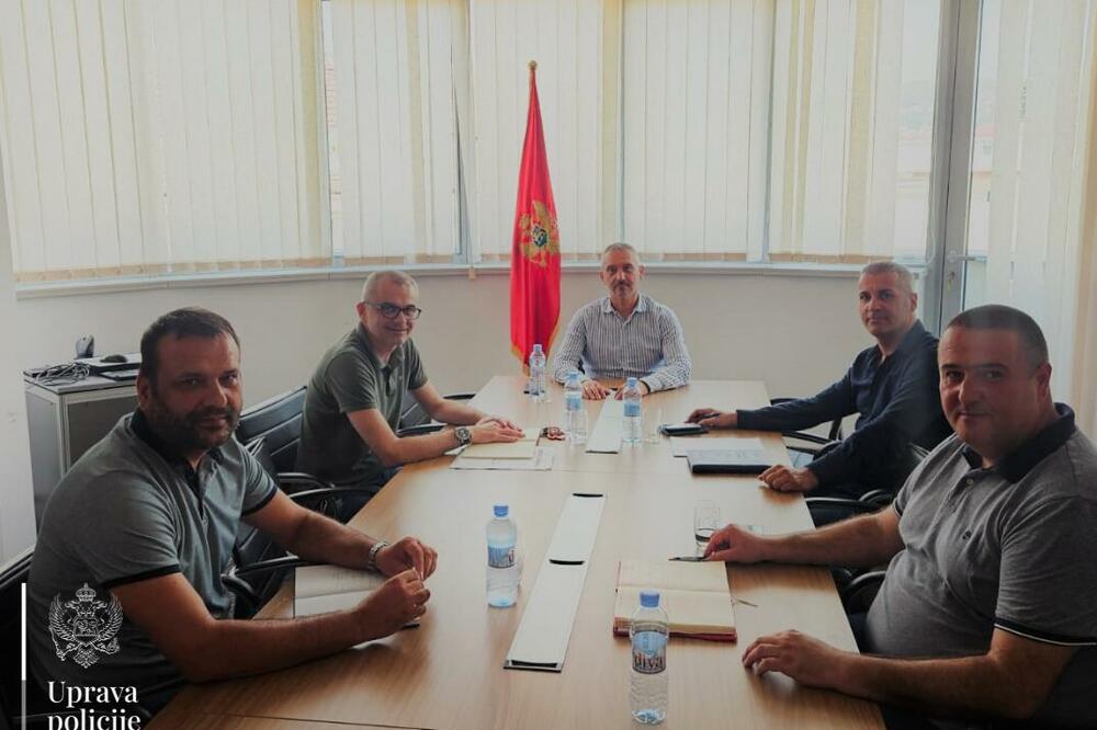 Sa sastanka, Foto: Uprava policije