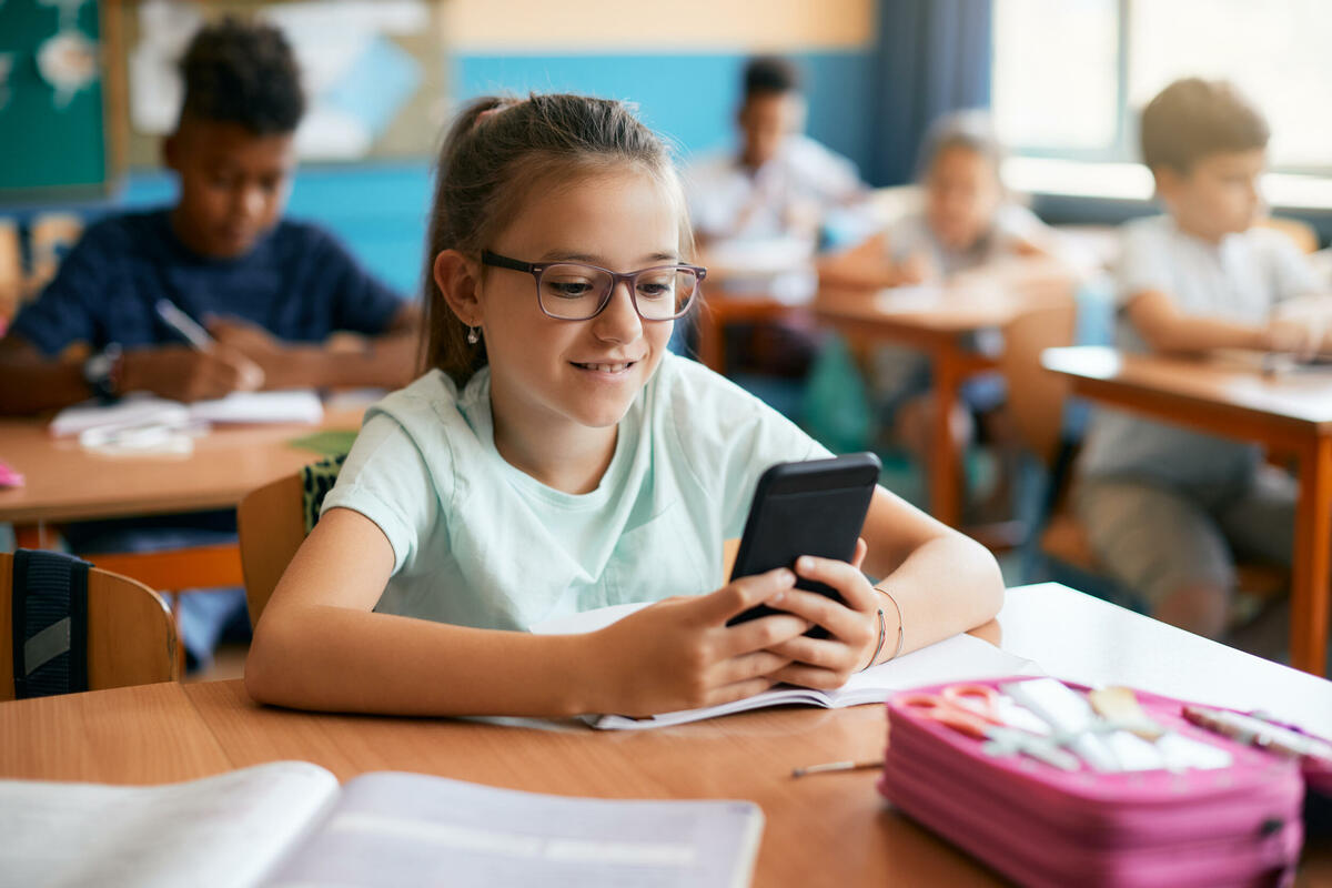 California and South Carolina want to ban cell phones in schools