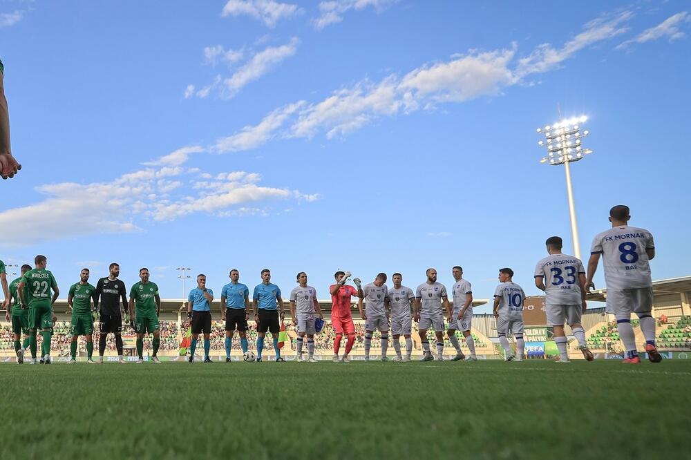 Fudbaleri Mornara pred meč sa Pakšijem u Mađarskoj, Foto: Paksi FC/Facebook