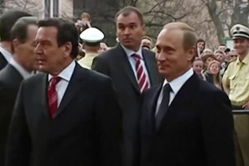 Šreder i Putin potpisali su 2005. godine izjavu o namjerama da se sagradi gasovod Sjeverni tok 1, Foto: Screenshot/Youtube