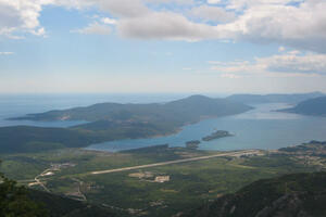 Tivat: Dugovi Opštini se gomilaju, Vlada ćuti