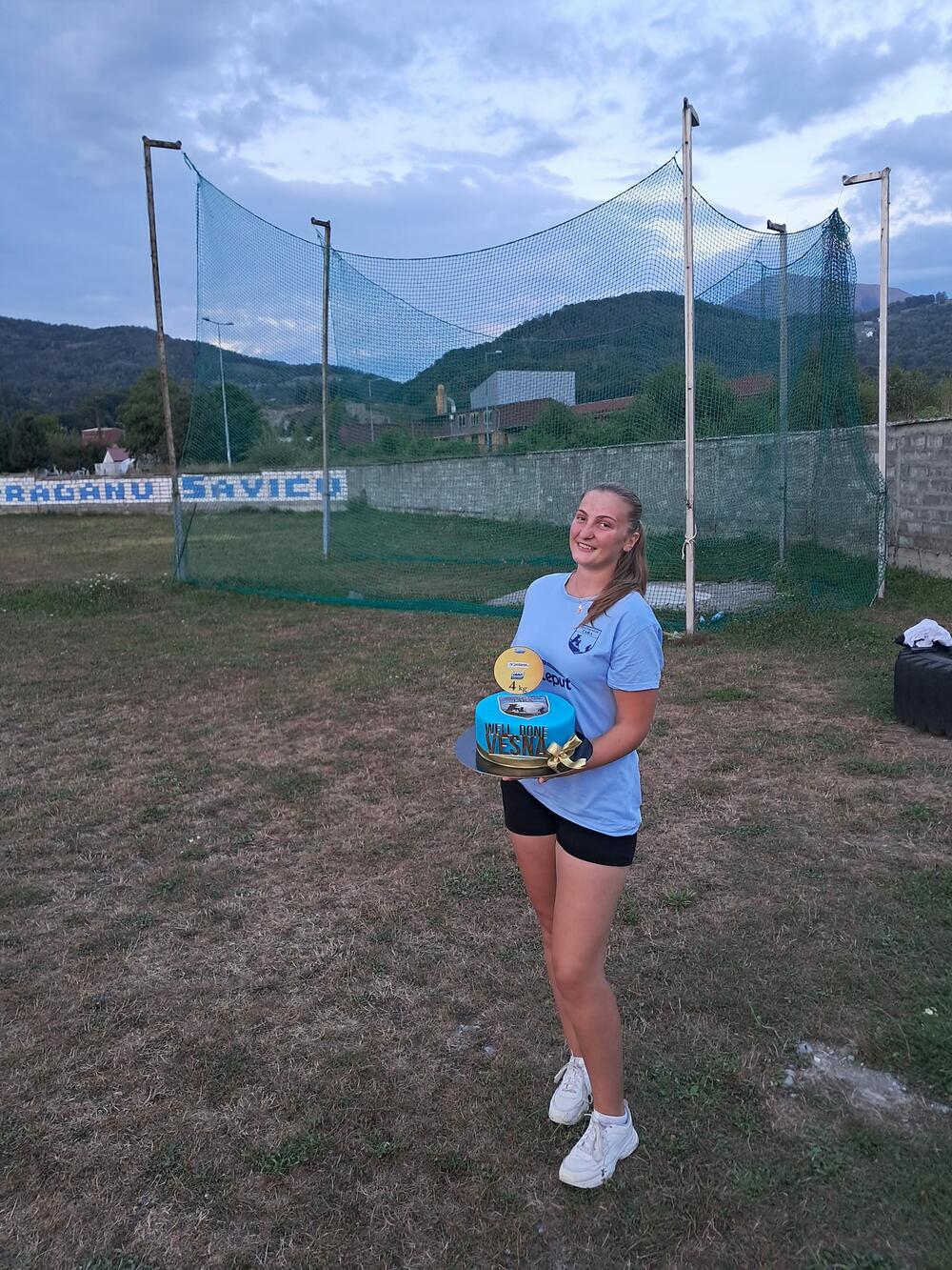 Radom na treningu i u školi, Vesna je dobila mogućnost da bira u koji će američki koledž. Mojkovčanki su sva vrata bila otvorena!