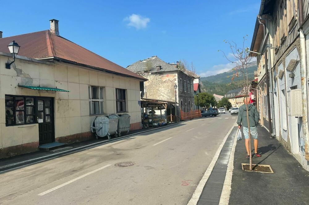 Trotoari u Ulici Boška Rašovića, Foto: Dragana Šćepanović