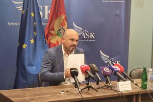 Tomović: Drakić službenik sa najstarijim antikorupcijskim stažom,...