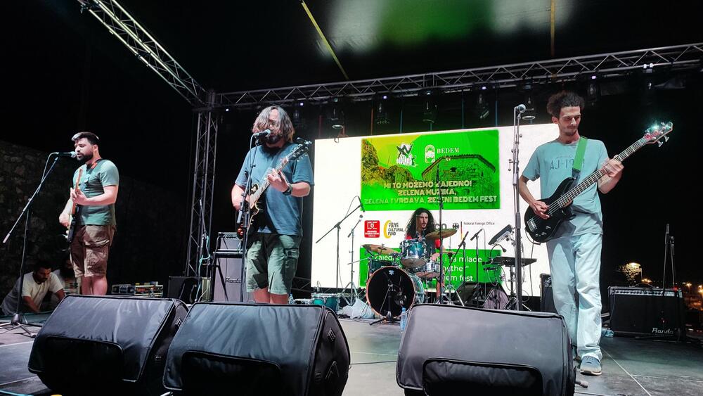 <p>Ovogodišnje izdanje Bedem festa, koji je vratio stari sjaj, ali i probudio novu energiju, podsjetilo je da ga ne zovu bez razloga „festival s dušom“</p>