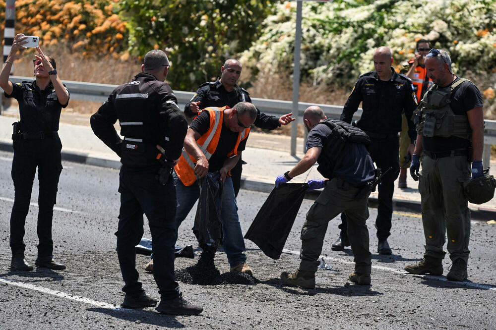 Izraelska policija na mjestu pada Hezbolahovog drona u Nahariji, Foto: Rami Shlush