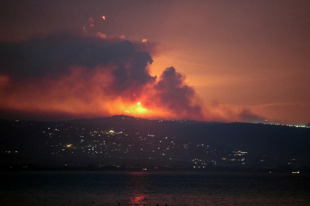 Vatra na libanskoj strani granice, viđena sa izraelske strane, Foto: REUTERS/Aziz Taher