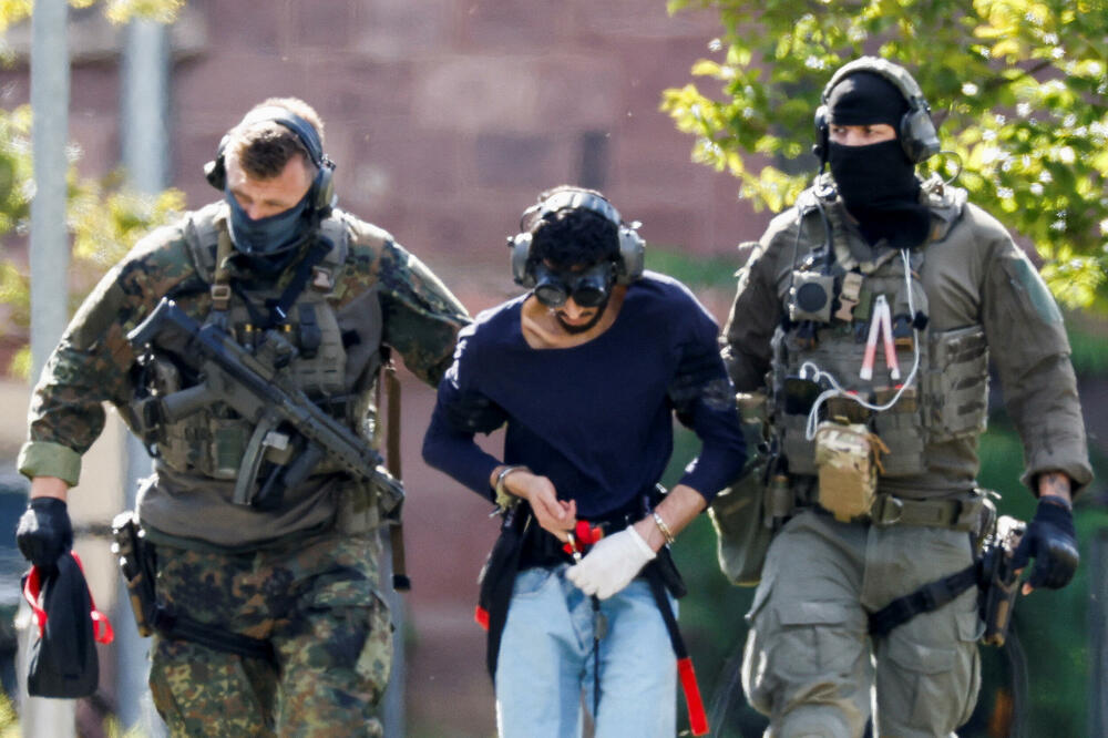 Privođenje osumnjičenog Sirijca, Foto: Reuters