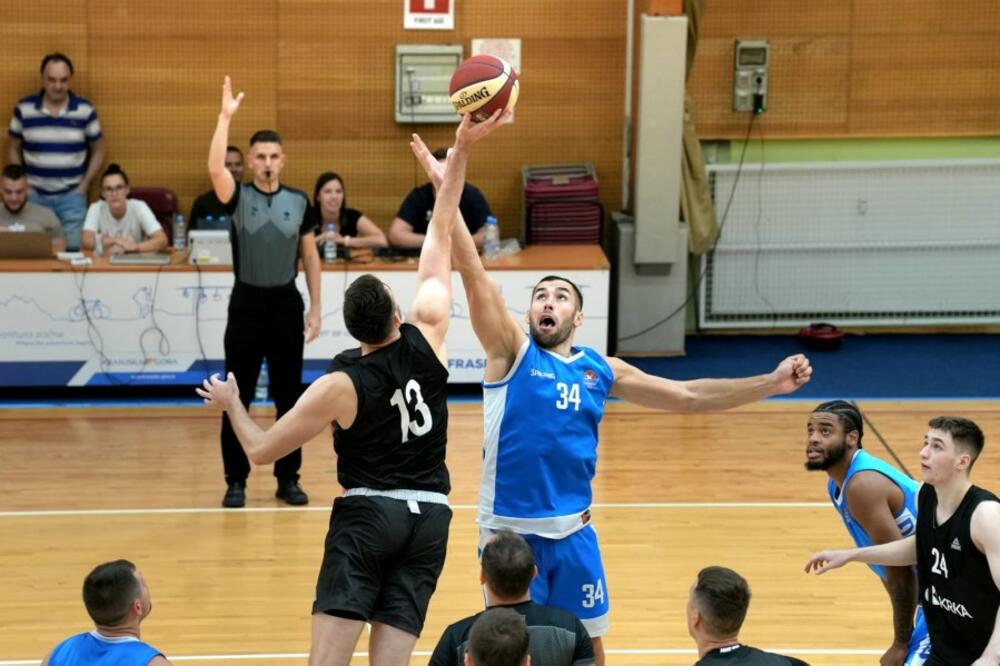 Kenan Kamenjaš na početku meča sa Krkrom, Foto: KK Budućnost Voli