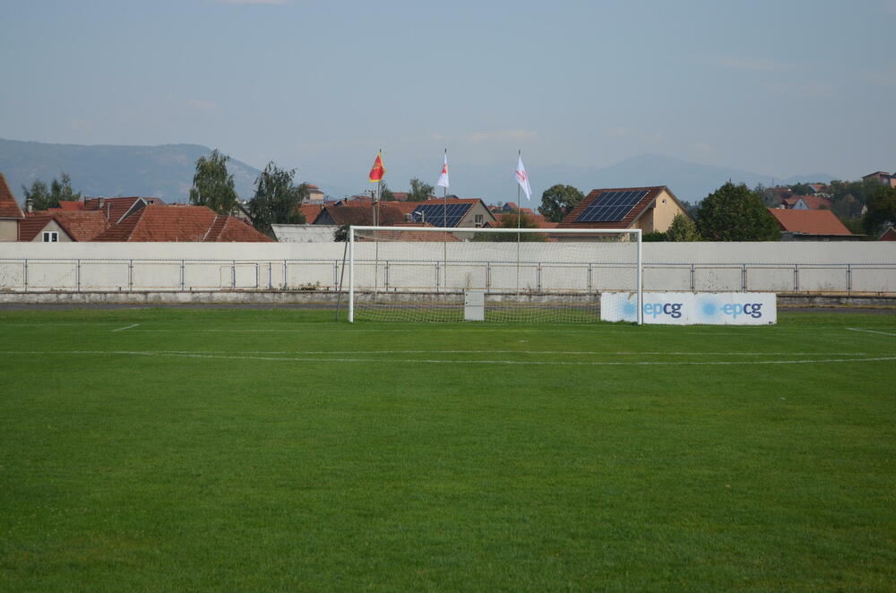 <p>“Vijesti” u posjeti Gradskom stadionu u Nikšiću, gdje će fudbalska reprezentacija Crne Gore 9. septembra dočekati Vels u važnom meču Lige nacija. Prvi put u istoriji “sokoli” će igrati kraj Bistrice, a fudbalska groznica već trese grad podno Trebjese</p>