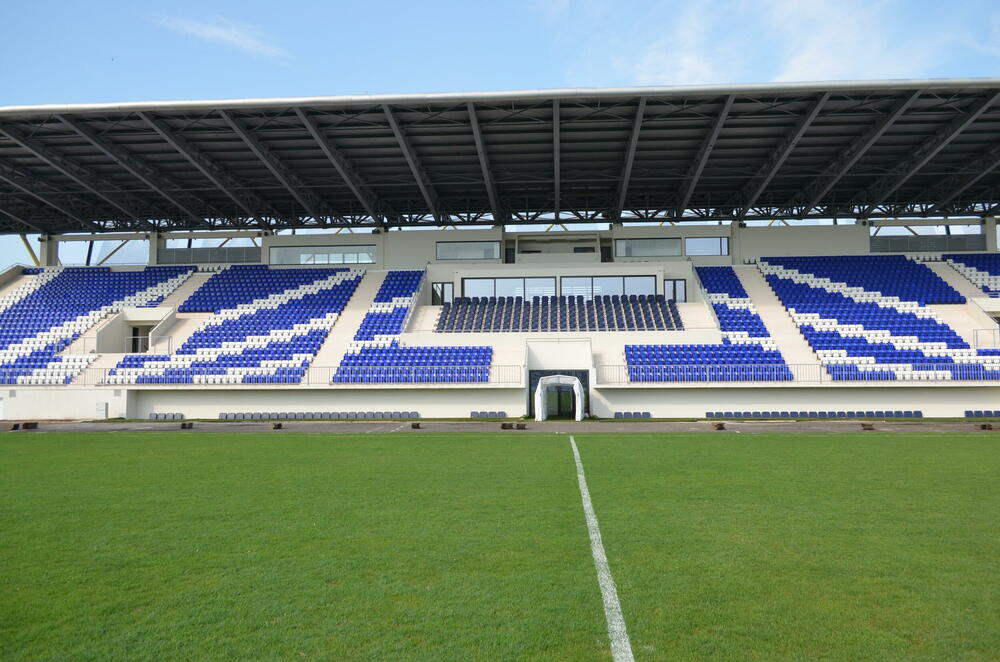 <p>“Vijesti” u posjeti Gradskom stadionu u Nikšiću, gdje će fudbalska reprezentacija Crne Gore 9. septembra dočekati Vels u važnom meču Lige nacija. Prvi put u istoriji “sokoli” će igrati kraj Bistrice, a fudbalska groznica već trese grad podno Trebjese</p>