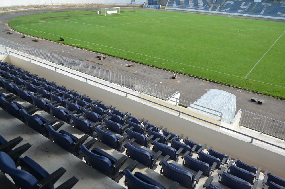 <p>“Vijesti” u posjeti Gradskom stadionu u Nikšiću, gdje će fudbalska reprezentacija Crne Gore 9. septembra dočekati Vels u važnom meču Lige nacija. Prvi put u istoriji “sokoli” će igrati kraj Bistrice, a fudbalska groznica već trese grad podno Trebjese</p>