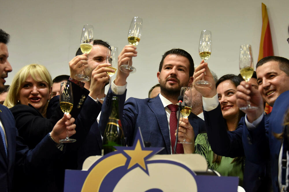 Slavlje u štabu Milatovića nakon pobjede na predsjedničkim izborima u aprilu prošle godine, Foto: BORIS PEJOVIC