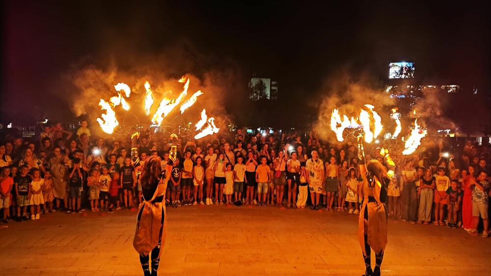 <p>U Nikšiću održano treće izdanje dvodnevnog festivala “Korzo”, uz cirkus animatore i muzičare</p>