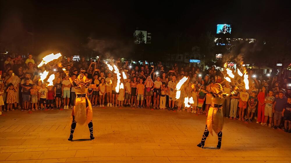 <p>U Nikšiću održano treće izdanje dvodnevnog festivala “Korzo”, uz cirkus animatore i muzičare</p>