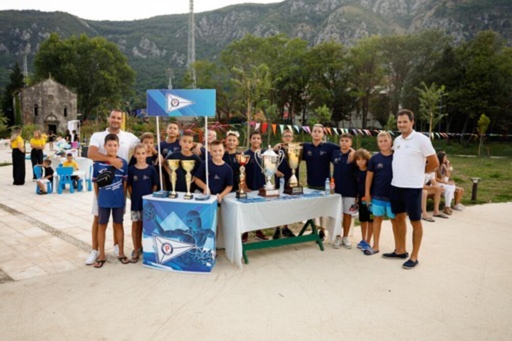 <p>U prelijepom ambijentu Velikog gradskog parka građanima Kotora predstavili su se brojni sportski klubovi sa područja kotorske opštine, plesni klubovi kao i edukativne organizacije, sa ciljem što boljeg i detaljnijeg informisanja</p>