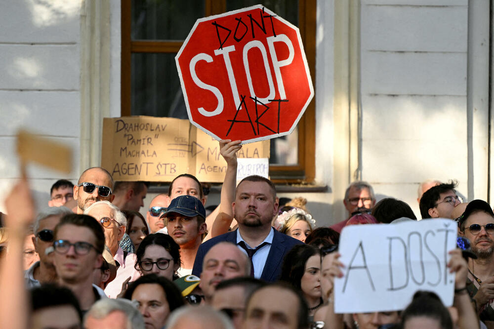 Demonstracije povodom poteza vlade u oblasti kulture i pravosuđa 14. avgusta, Foto: Rojters