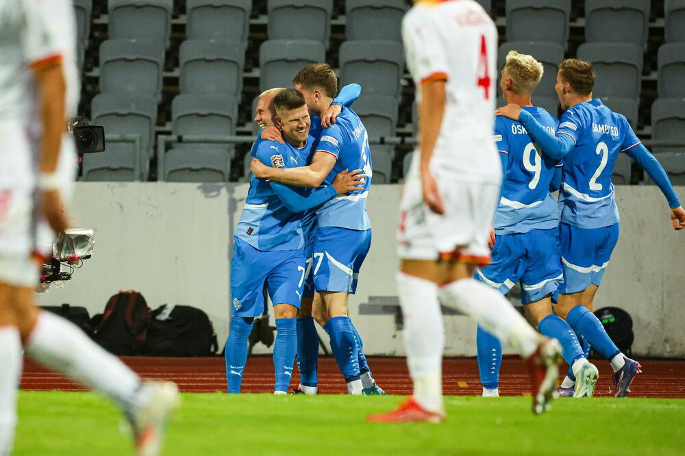 Slavlje Islanđana tokom meča sa Crnom Gorom, Foto: Football Association of Iceland/X