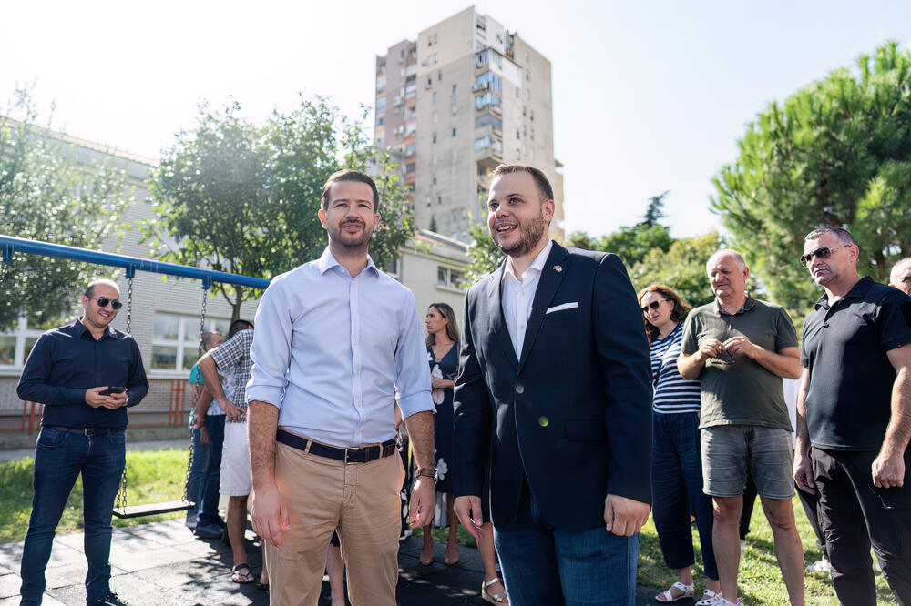 Milatović i Rakčević na mini skupu u Bloku V, Foto: Jakov Milatović - Za bolju Podgoricu